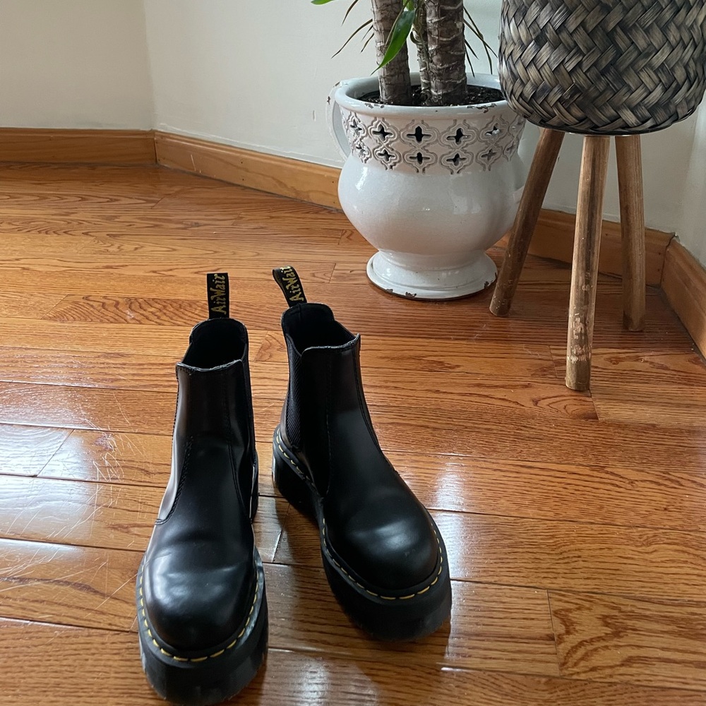 Dr. Martens 2976 Chelsea Boot